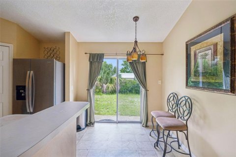 House in Edgewater, Florida 3 bedrooms, 124.49 sq.m. № 2198252 - photo 10
