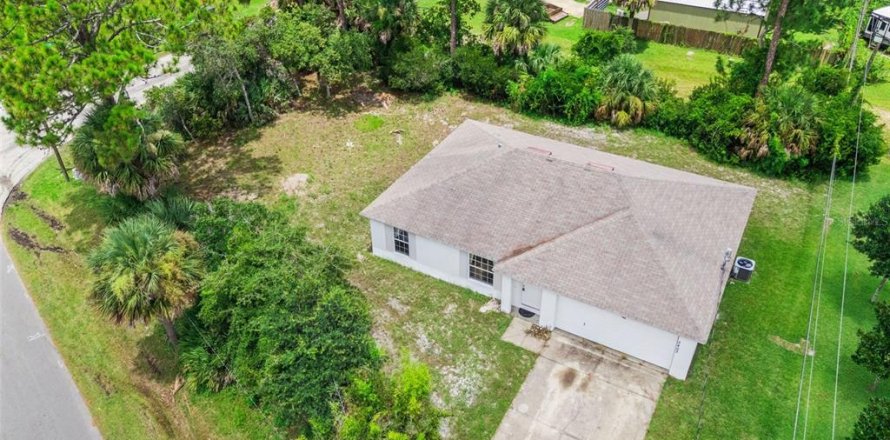 House in Edgewater, Florida 3 bedrooms, 124.49 sq.m. № 2198252