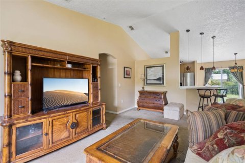 House in Edgewater, Florida 3 bedrooms, 124.49 sq.m. № 2198252 - photo 9