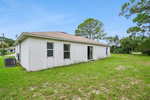 House in Edgewater, Florida 3 bedrooms, 124.49 sq.m. № 2198252 - photo 24
