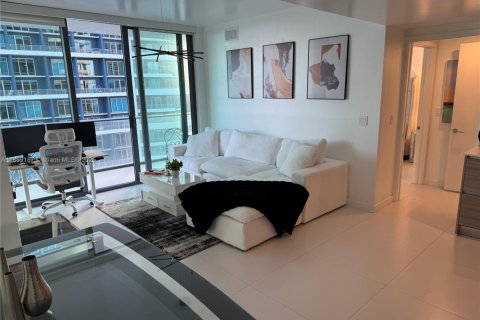 Снять в аренду кондоминиум в Майами, Флорида 1 спальня, 52.95м2, № 1941353 - фото 2