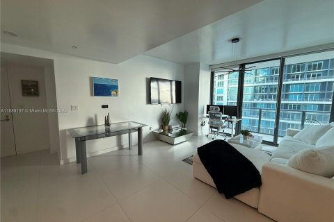 Снять в аренду кондоминиум в Майами, Флорида 1 спальня, 52.95м2, № 1941353 - фото 3