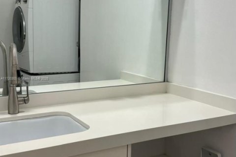 Condominio en venta en Miami Beach, Florida, 1 dormitorio, 89.37 m2 № 2035223 - foto 13