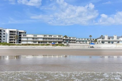 Condo in New Smyrna Beach, Florida, 2 bedrooms  № 1828427 - photo 1