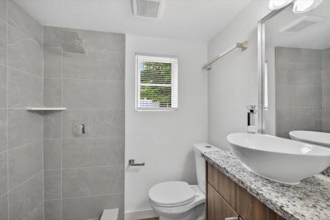 Dúplex en venta en Saint Petersburg, Florida, 2 dormitorios, 77.85 m2 № 1911691 - foto 14