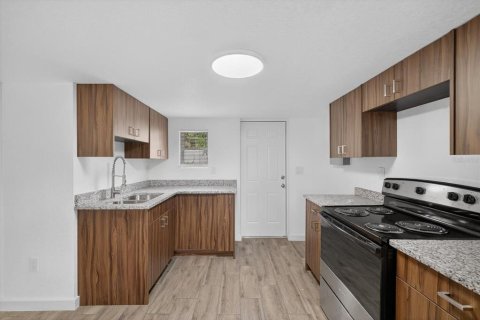 Dúplex en venta en Saint Petersburg, Florida, 2 dormitorios, 77.85 m2 № 1911691 - foto 18