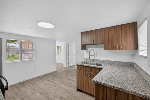 Dúplex en venta en Saint Petersburg, Florida, 2 dormitorios, 77.85 m2 № 1911691 - foto 16