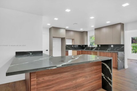 Casa en venta en Miami, Florida, 3 dormitorios, 146.51 m2 № 1462258 - foto 4