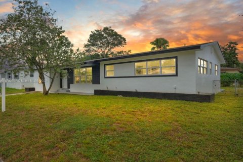 Casa en venta en Miami, Florida, 3 dormitorios, 146.51 m2 № 1462258 - foto 1