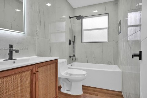 Casa en venta en Miami, Florida, 3 dormitorios, 146.51 m2 № 1462258 - foto 5