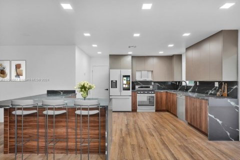 Casa en venta en Miami, Florida, 3 dormitorios, 146.51 m2 № 1462258 - foto 2