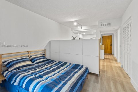 Condo in Miami, Florida  № 2309149 - photo 8