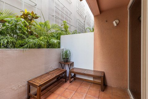 Condo in Miami, Florida  № 2309149 - photo 13