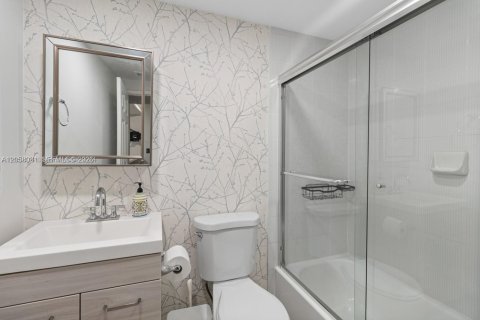 Condo in Miami, Florida  № 2309149 - photo 9