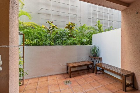 Condo in Miami, Florida  № 2309149 - photo 12