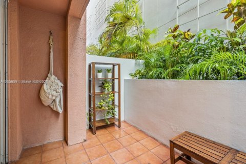 Condo in Miami, Florida  № 2309149 - photo 11