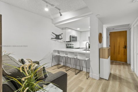 Condo in Miami, Florida  № 2309149 - photo 3