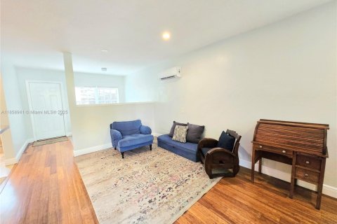 Immobilier commercial à vendre à Fort Lauderdale, Floride: 193.7 m2 № 1939096 - photo 24