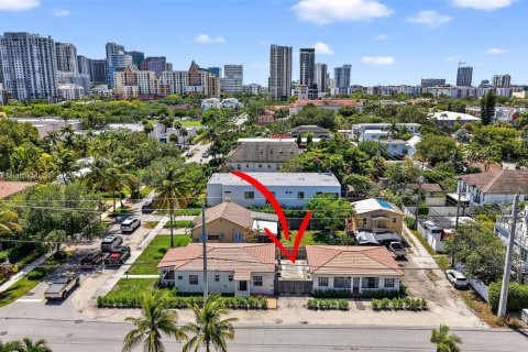 Immobilier commercial à vendre à Fort Lauderdale, Floride: 193.7 m2 № 1939096 - photo 2
