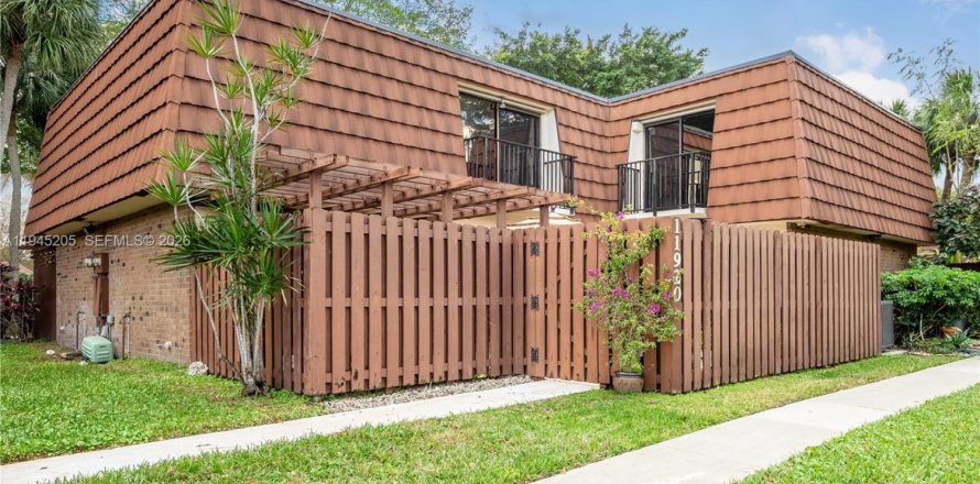 Adosado en Davie, Florida 3 dormitorios, 153.66 m2 № 2002235