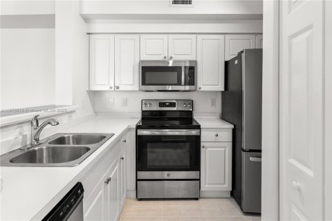 Купить кондоминиум в Майами, Флорида 3 спальни, № 1927106 - фото 11