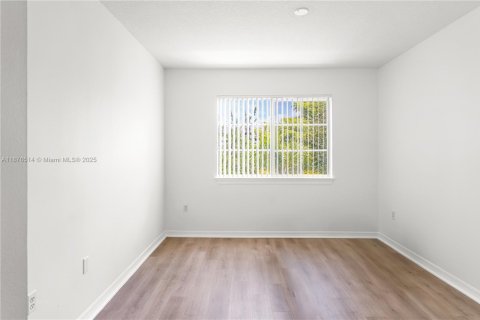 Купить кондоминиум в Майами, Флорида 3 спальни, № 1927106 - фото 10