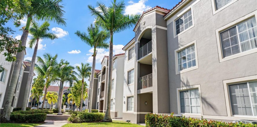 Кондоминиум с 3 спальнями в Майами, Флорида № 1927106