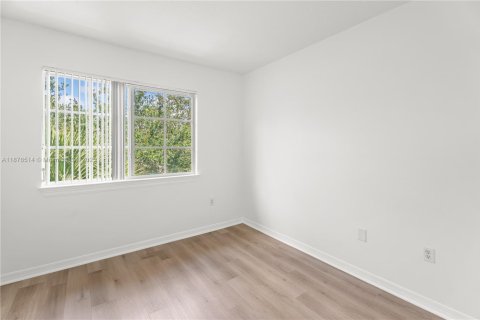 Купить кондоминиум в Майами, Флорида 3 спальни, № 1927106 - фото 14