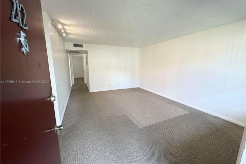 Condominio en venta en Pembroke Pines, Florida, 2 dormitorios, 88.63 m2 № 1887793 - foto 13