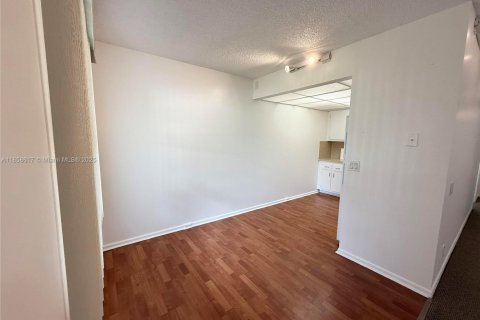 Condominio en venta en Pembroke Pines, Florida, 2 dormitorios, 88.63 m2 № 1887793 - foto 4