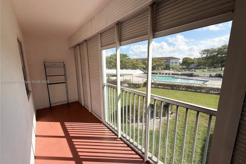 Condominio en venta en Pembroke Pines, Florida, 2 dormitorios, 88.63 m2 № 1887793 - foto 2