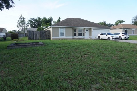 Villa ou maison à vendre à Deltona, Floride: 3 chambres, 123.56 m2 № 2149868 - photo 2