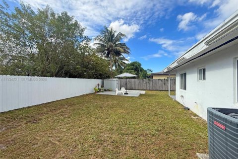 Casa en venta en Miramar, Florida, 4 dormitorios, 130.43 m2 № 1995641 - foto 14