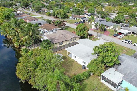 Casa en venta en Miramar, Florida, 4 dormitorios, 130.43 m2 № 1995641 - foto 19