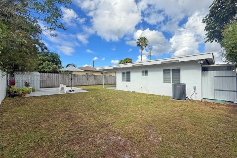 Casa en venta en Miramar, Florida, 4 dormitorios, 130.43 m2 № 1995641 - foto 13