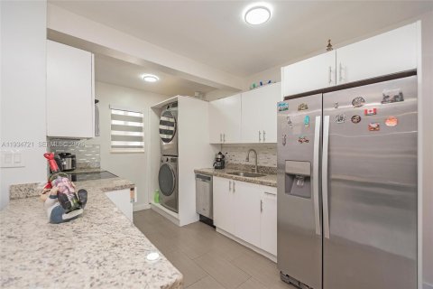 Casa en venta en Miramar, Florida, 4 dormitorios, 130.43 m2 № 1995641 - foto 3