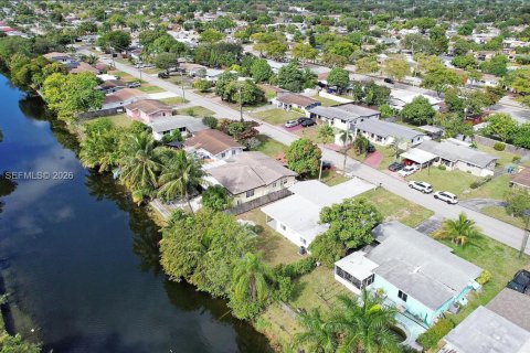 Casa en venta en Miramar, Florida, 4 dormitorios, 130.43 m2 № 1995641 - foto 15