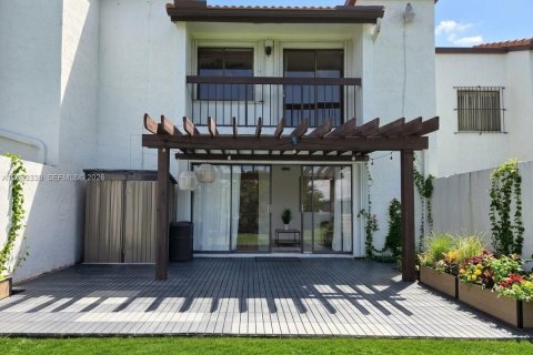 Touwnhouse à louer à Miami, Floride: 3 chambres, 152.36 m2 № 2363794 - photo 4
