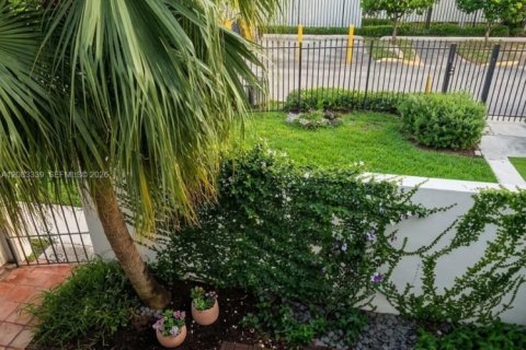 Touwnhouse à louer à Miami, Floride: 3 chambres, 152.36 m2 № 2363794 - photo 17