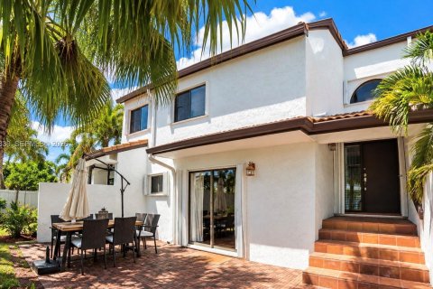 Touwnhouse à louer à Miami, Floride: 3 chambres, 152.36 m2 № 2363794 - photo 2