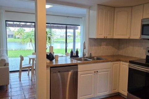 Touwnhouse à louer à Miami, Floride: 3 chambres, 152.36 m2 № 2363794 - photo 3