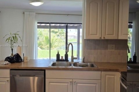 Touwnhouse à louer à Miami, Floride: 3 chambres, 152.36 m2 № 2363794 - photo 9