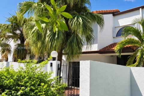 Touwnhouse à Miami, Floride 3 chambres, 152.36 m2 № 2363794