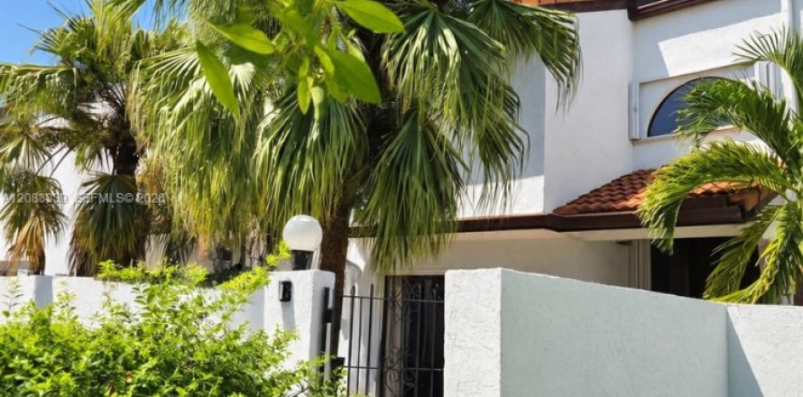 Touwnhouse à Miami, Floride 3 chambres, 152.36 m2 № 2363794