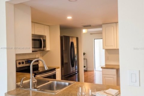 Touwnhouse à louer à Miami, Floride: 3 chambres, 152.36 m2 № 2363794 - photo 11