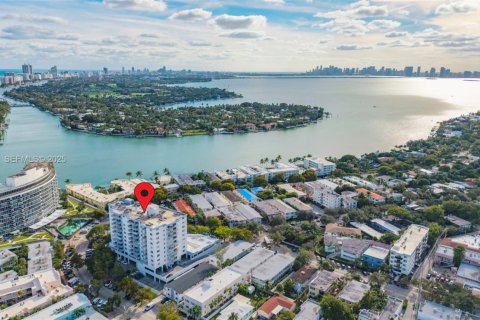 Condo in Miami Beach, Florida, 1 bedroom № 1986228 - photo 25