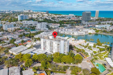 Condo in Miami Beach, Florida, 1 bedroom № 1986228 - photo 22
