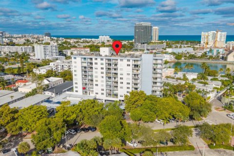 Condo in Miami Beach, Florida, 1 bedroom № 1986228 - photo 23