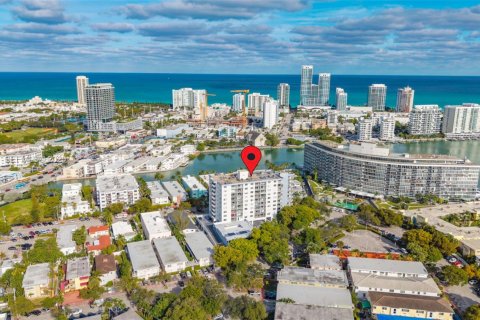Condo in Miami Beach, Florida, 1 bedroom № 1986228 - photo 24