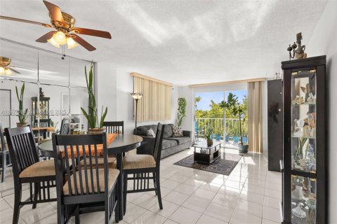 Condo in Miami Beach, Florida, 1 bedroom № 1986228 - photo 6